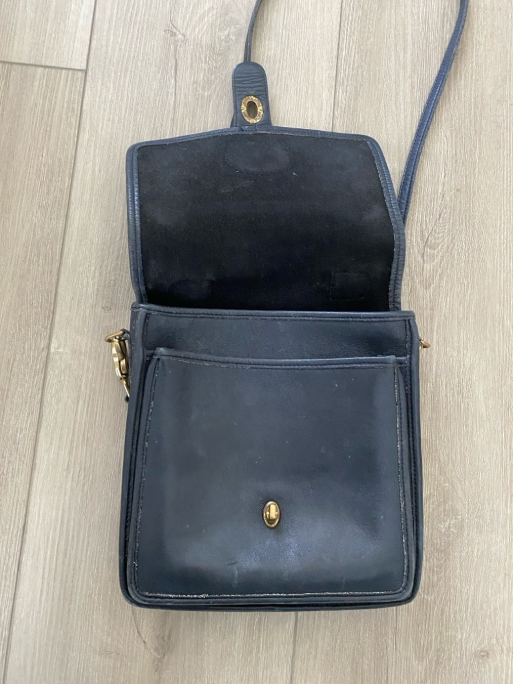 Vintage Coach # 5130 Station Bag in Black Leather - Picture 3 of 11